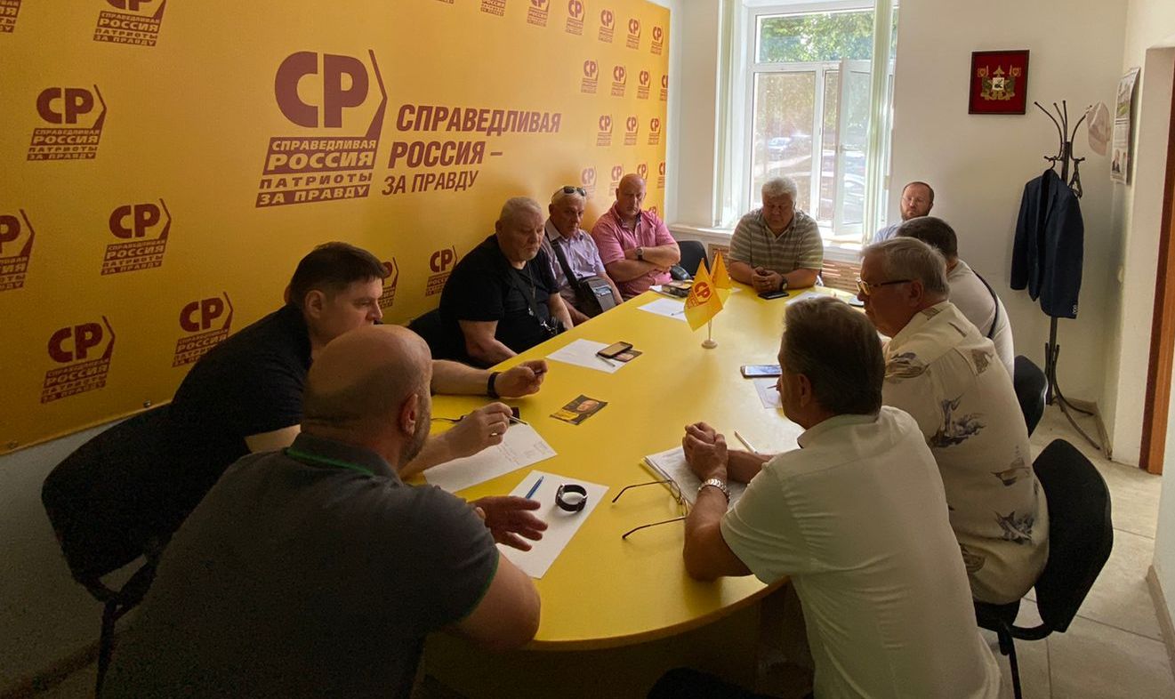 Журналисты первого севастопольского канала. Региональные отделения партии за правду. Региональные отделения партии за правду. Региональные отделения партии за правду. Заседание совета.